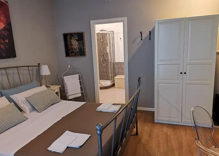 Private Bathroom King Room
